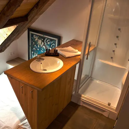 Hotel Chalet Lingayoni Oz
